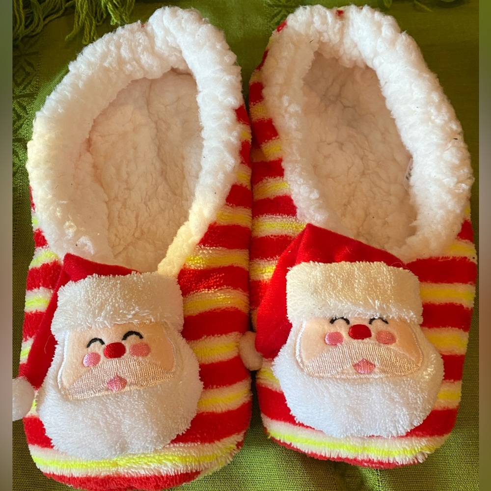 Christmas Bundle - slippers - earrings - candle - Picture 2 of 10